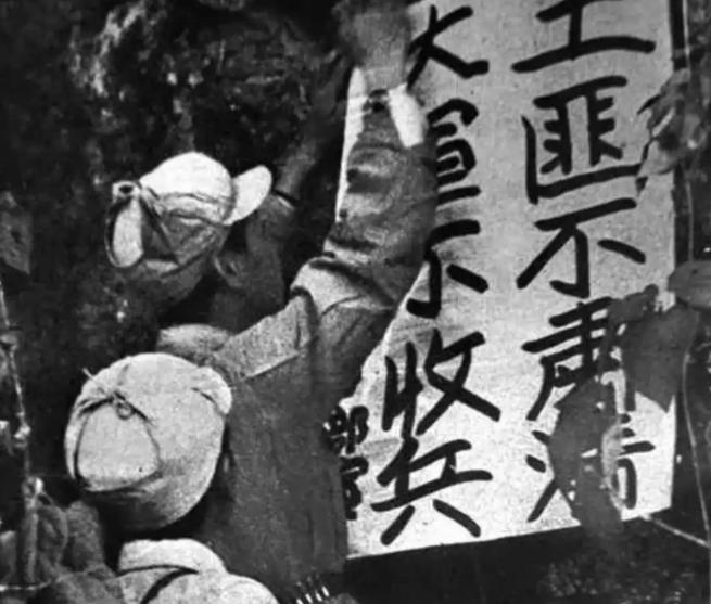 1950年68名战斗英雄遇袭，10分钟击溃200土匪，底气藏在过往战功里 
 