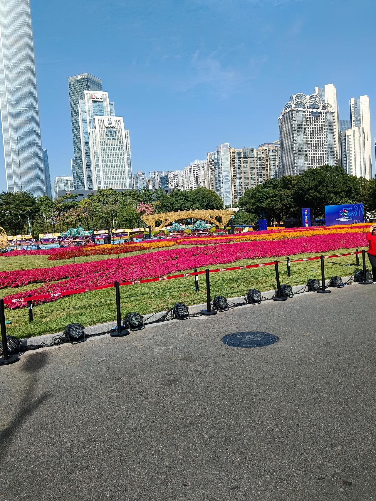 谁懂啊！逛金融城被这摩天大楼群震撼到了！现在都这么密集了，难道未来30年就定型啦