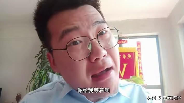 年轻人炒股谈何容易？头条上常能看到这样一位投资者，情绪频繁失控。仔细观察会发现，