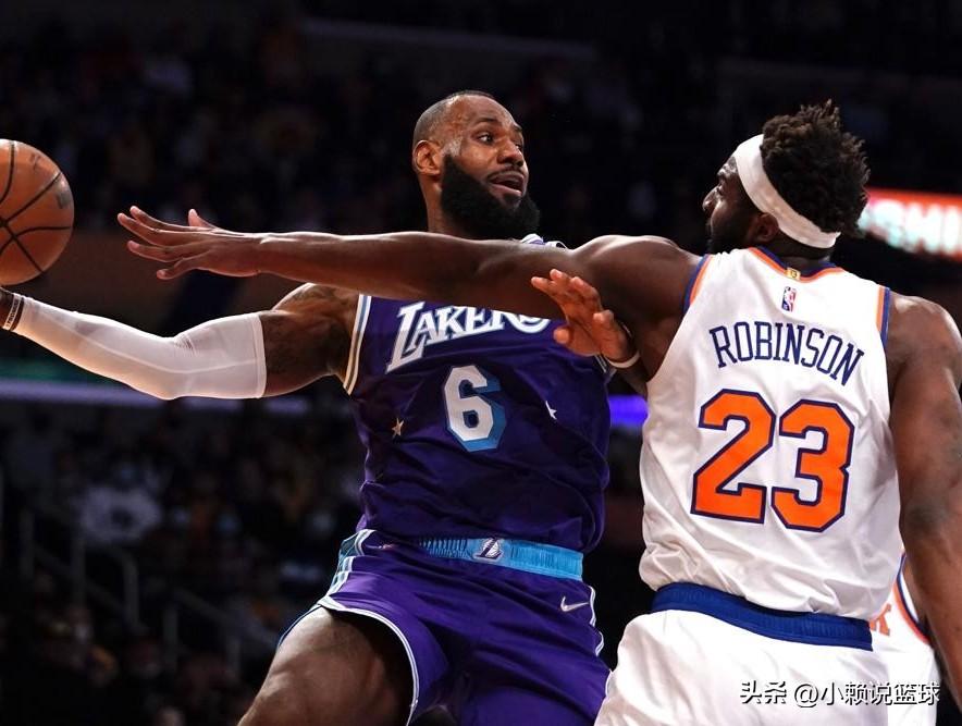 机会来了？湖人有望拿下大中锋，詹姆斯或难回归。
 
目前NBA休赛期的各支球队阵
