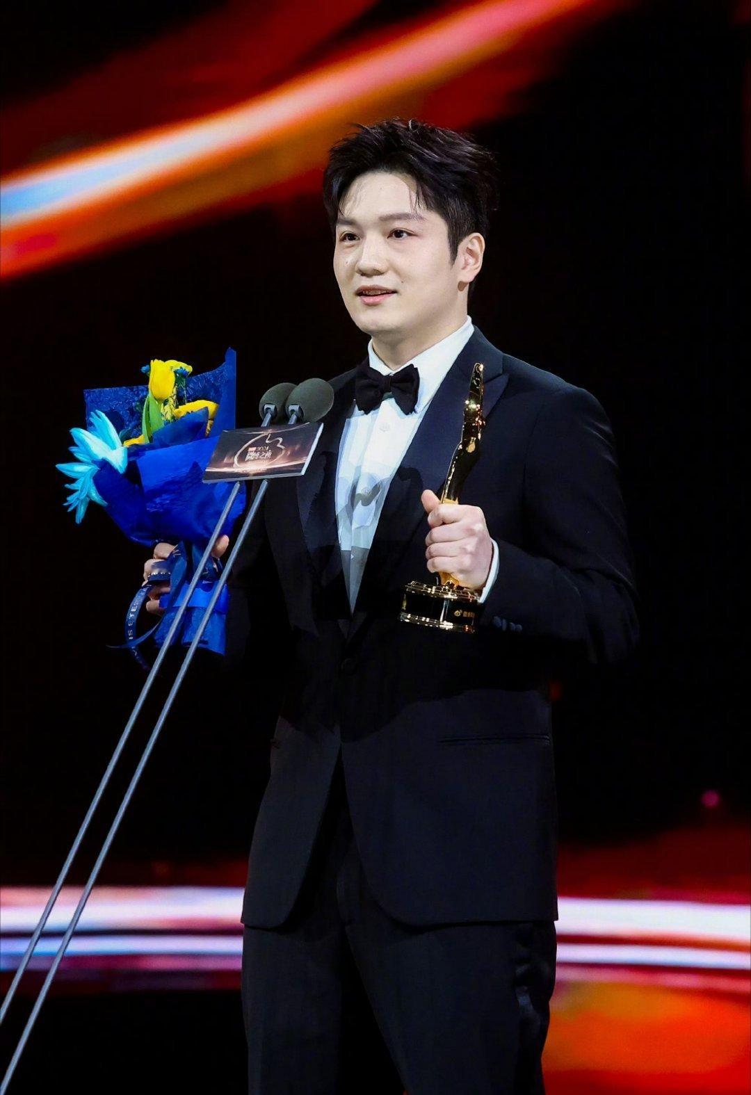 樊振东强强联手全面制胜！极致专注淬炼冠军底色，科学实力铸就强韧底气樊振东强强联手