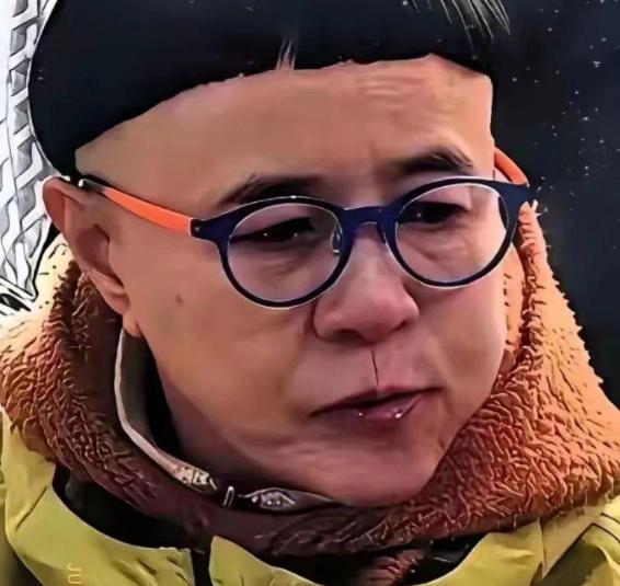 快60岁的"金龟子"刘纯燕，月领8900退休金，每20天专程坐飞机高铁跨省一趟，