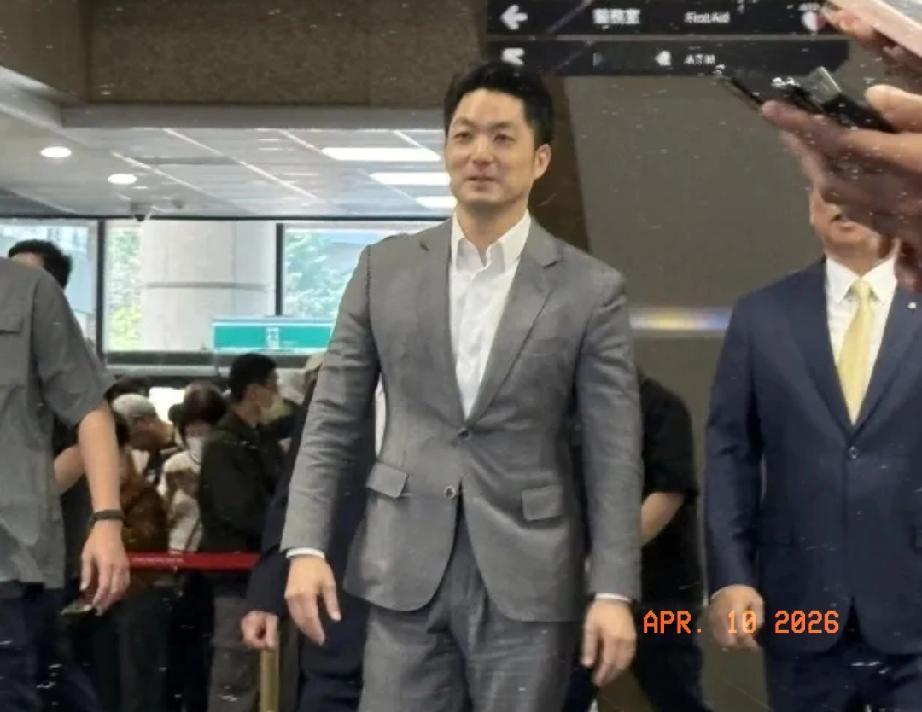 就在刚刚，
台北市长蒋万安发表声明，

四月十日，针对大陆九日在黄海实施实弹射击