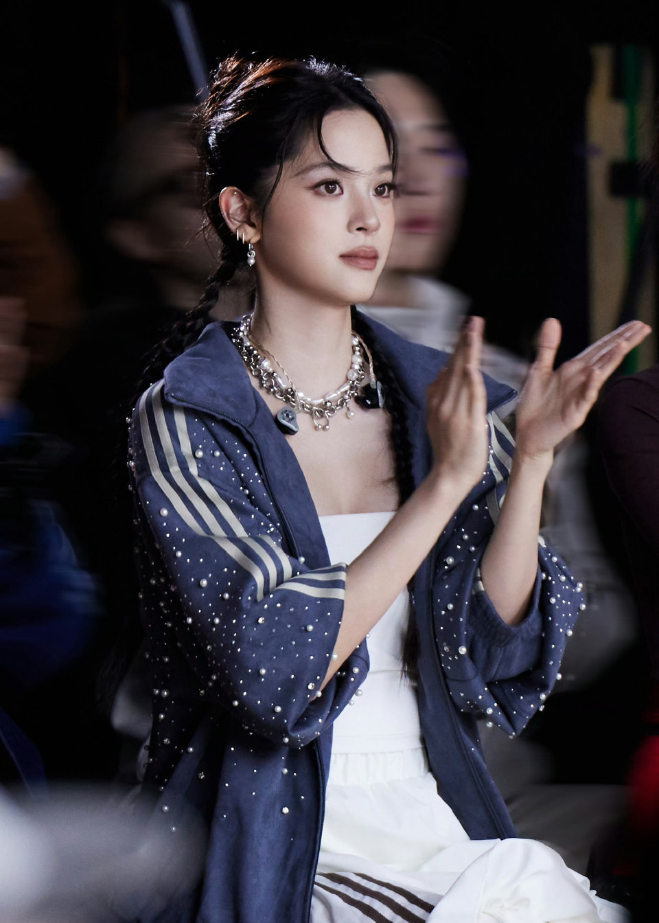 欧阳娜娜玛格丽特简直仙品 搞艺术的娜娜太绝！《玛格丽特》大提琴直拍里，她专注拉琴