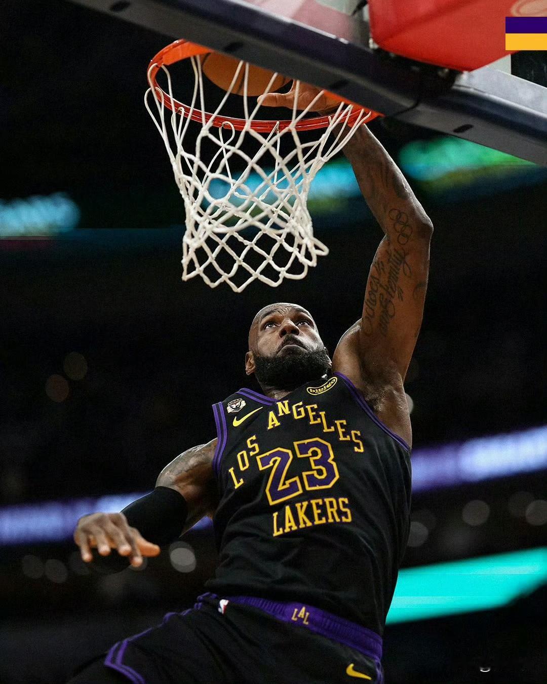 服了！萨尔谈詹姆斯：

“勒布朗依旧在完成高难度的扣篮。”

“近距离观看，确实