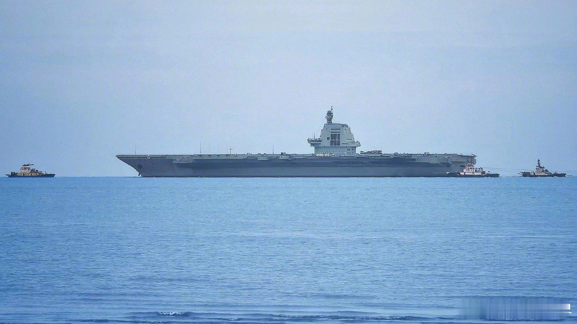 只是简单海试就让国内外媒体震动，铺天盖地都是有关福建舰的报道和分析，美国甚至专门