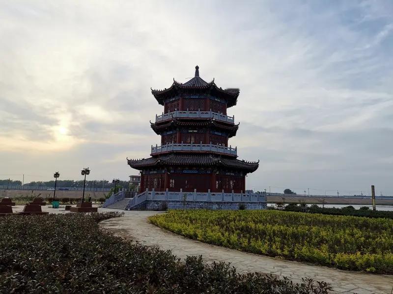 “天高水长动静皆宜闲数天际归鸟，浮想联翩古今全衡忙碌人间烟火”，这意境太绝了！让