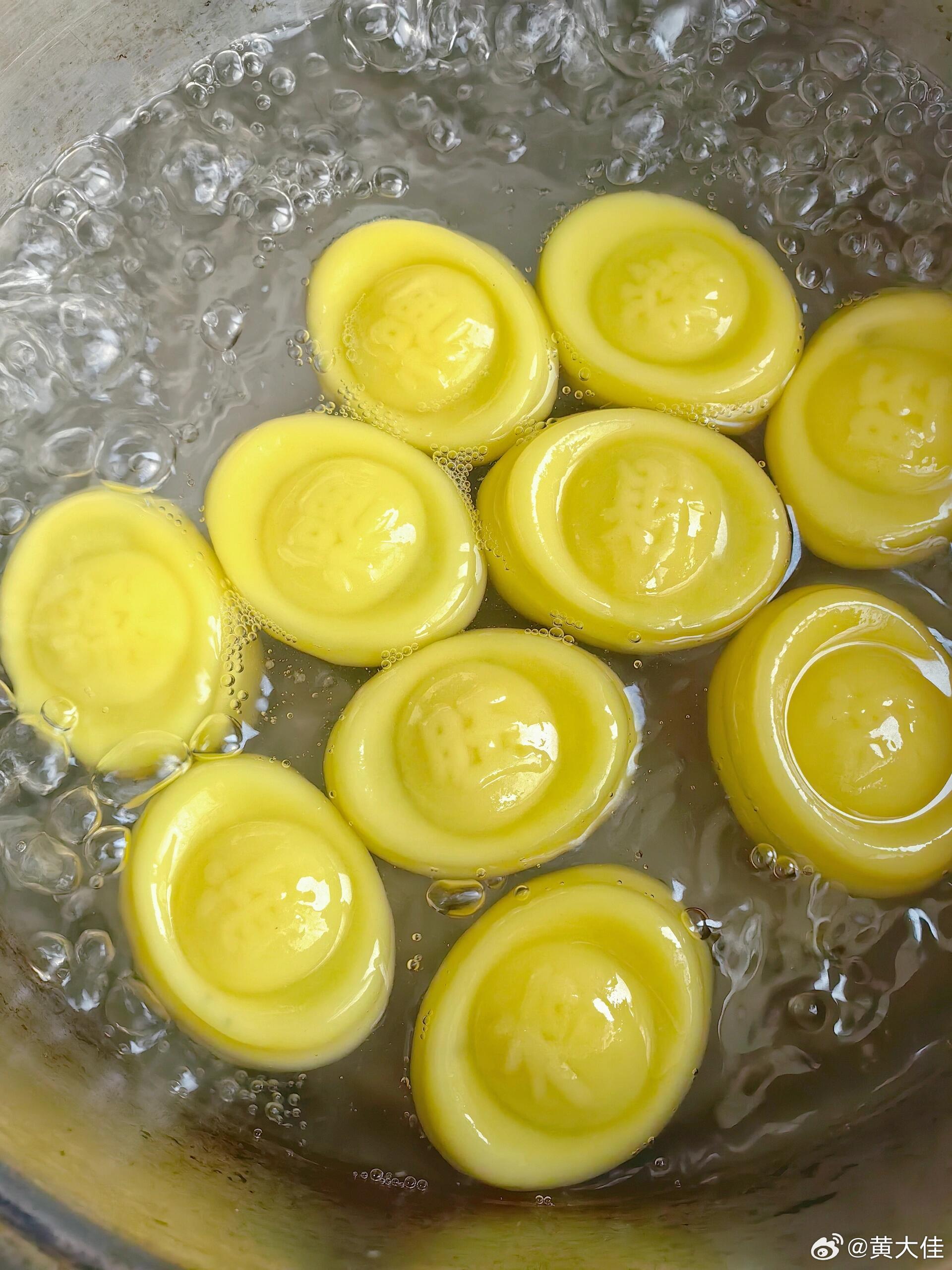 元宵节 吃汤圆，寓意着团圆美满。大家都吃汤圆了吗？忙碌之余，别忘了来碗元宵哦~过