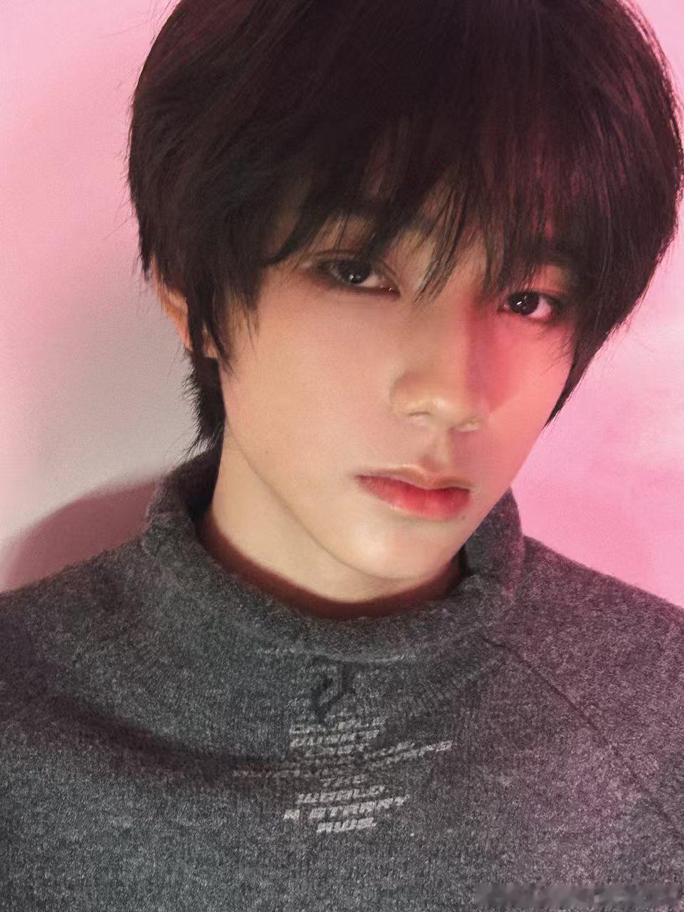 王橹杰库存照好高王橹杰身高多高了 试问这个王橹杰到底多高了~ 