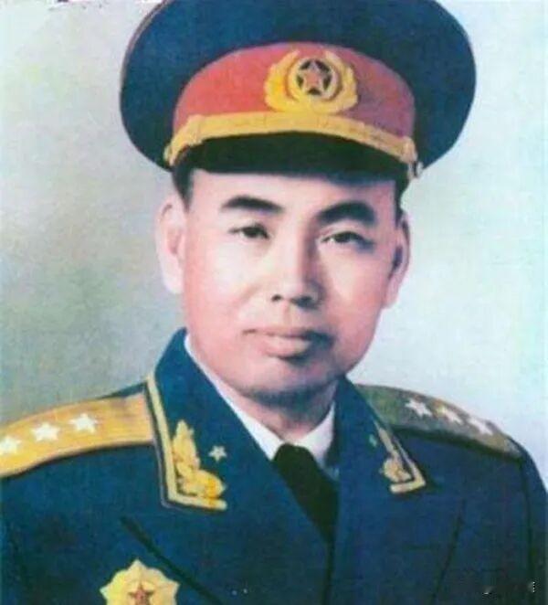 许世友向来谁都不服，性格很倔强。可他却对三位野战军一号首长心服口服。这背后到底隐