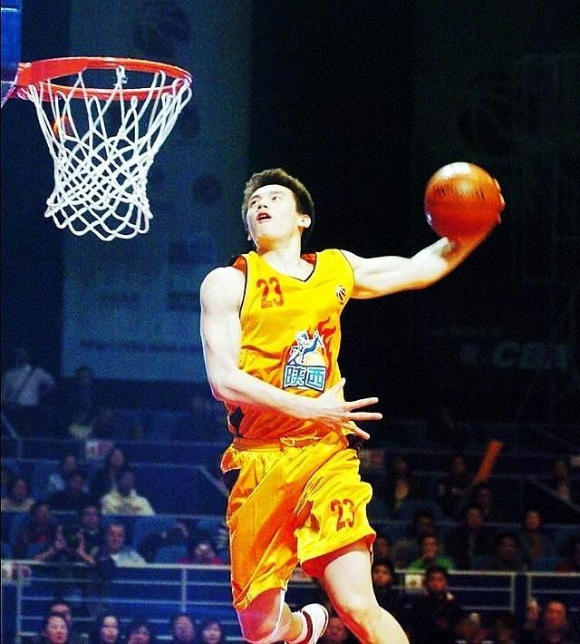 2004年CBA全明星赛，陕西东盛队前锋胡光，成为历史上第一位非外援扣篮冠军。赛