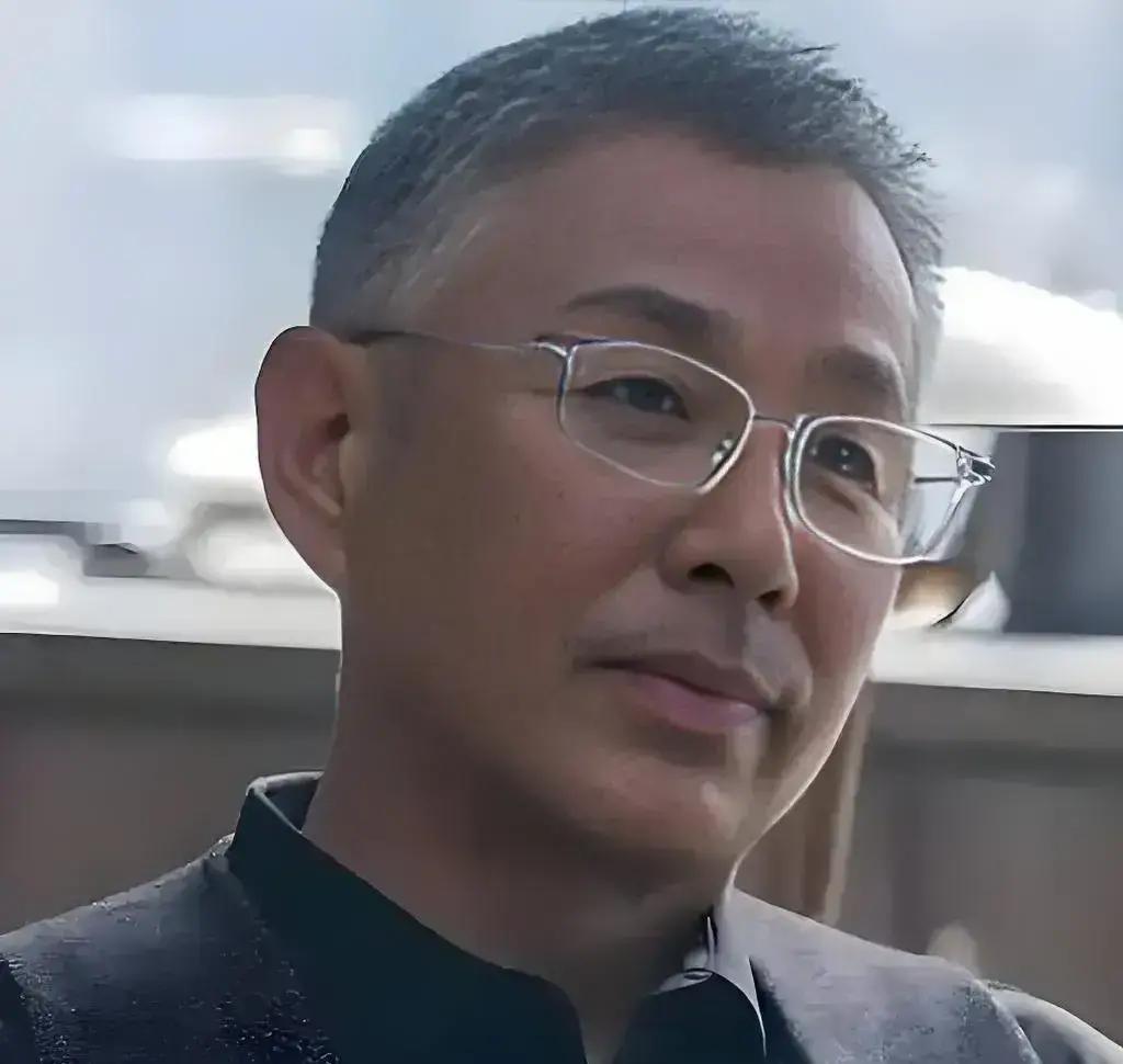 陈道明一句“别人爱不爱我无所谓，我得先把自己哄好”直接冲上热搜。
69岁的老头在