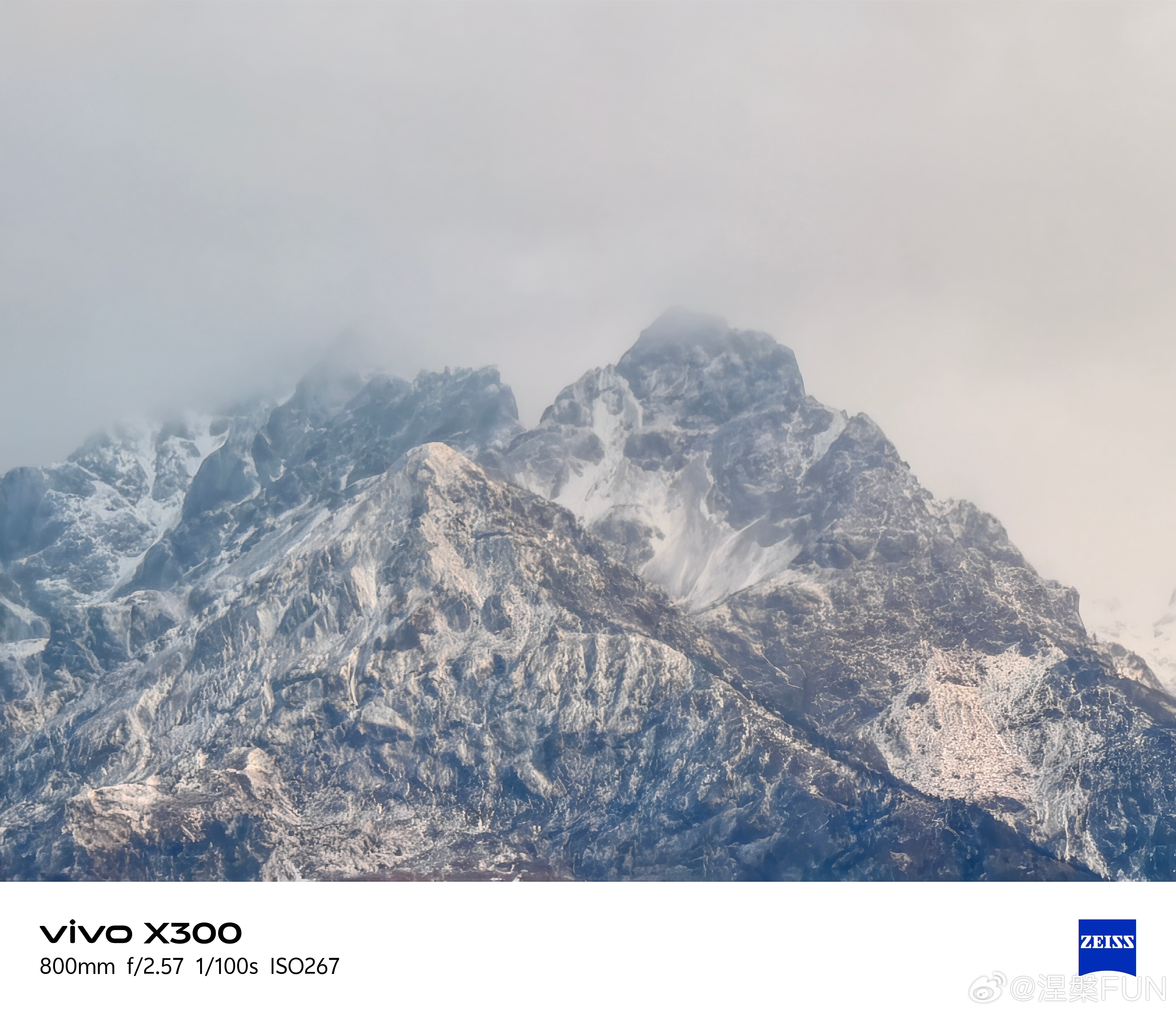 昨天遮遮掩掩的玉龙雪山，今天确非常大方的露出自己的真容。vivo真有大拿策划这次