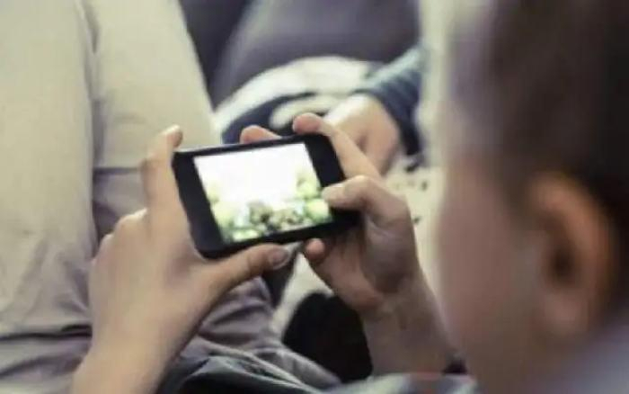 【#初中生打赏16万平台被判返还4万#】#趁外婆睡觉人脸识别充值16万打赏# 杭