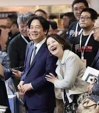 宫斗剧本，柯建铭加油啊！

看着吴思瑶倚靠在赖清德身旁，如此笑靥如花，就明白了，