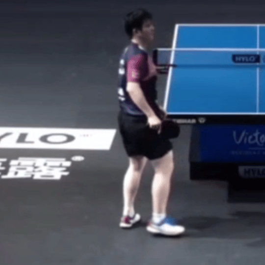 乒颜一 钢铁小熊