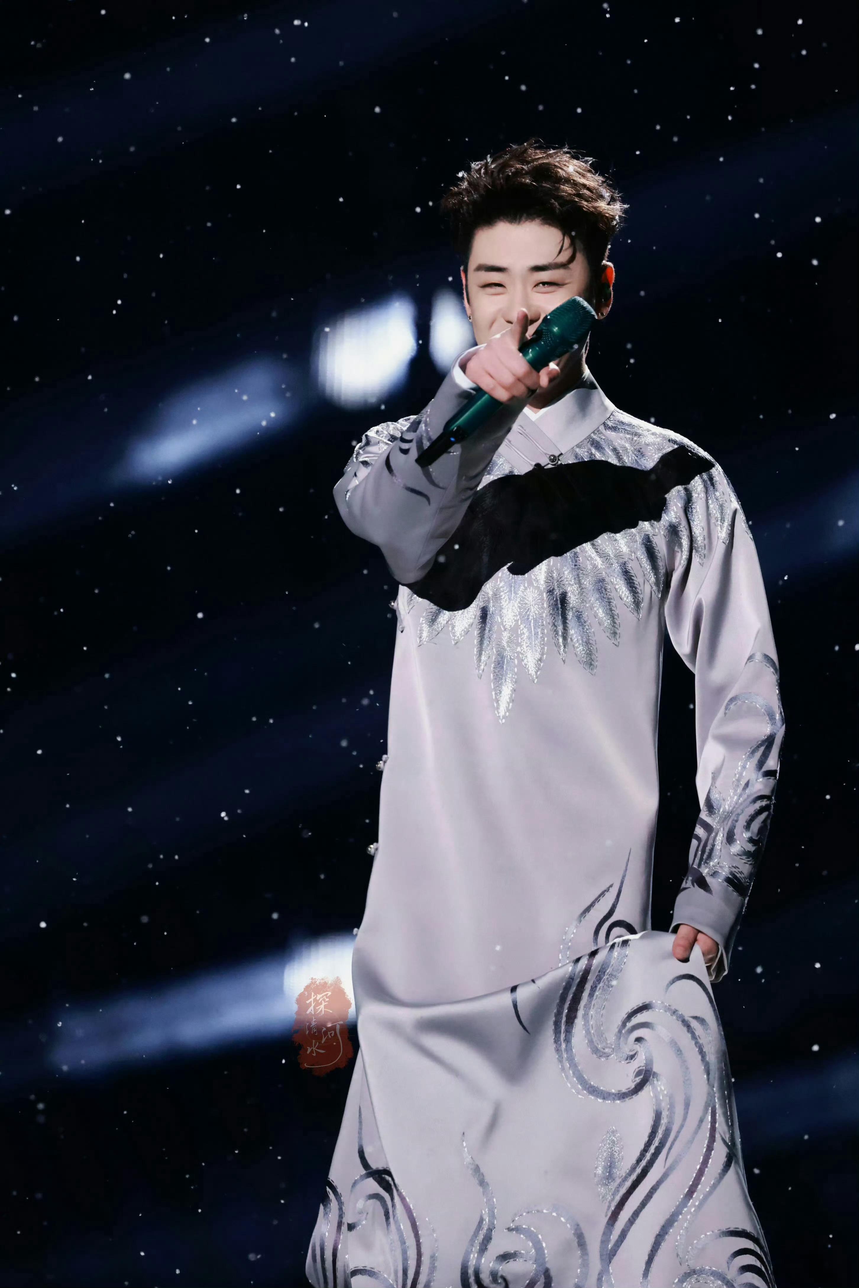 “那天你指着我说 想和我有一个家”