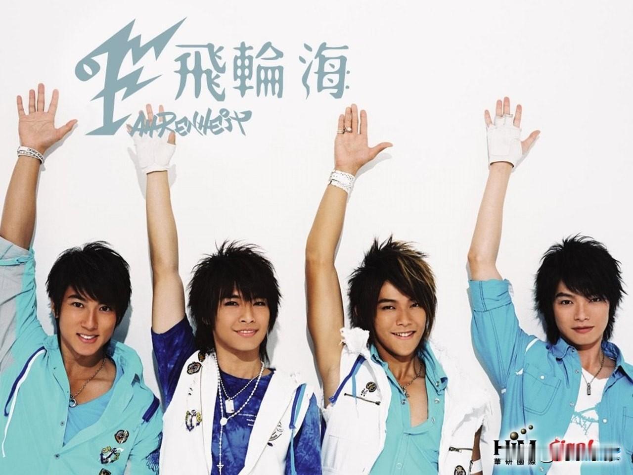 44岁公认男神现身上海赛车场竟无人认得出　网民以为郭富城长高了
44岁的吴尊是大