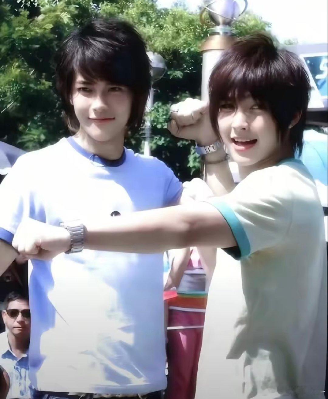 炎亚纶去汪东城的理发店做头发炎亚纶居然去汪东城的理发店做头发，这剧情比偶像剧还抓