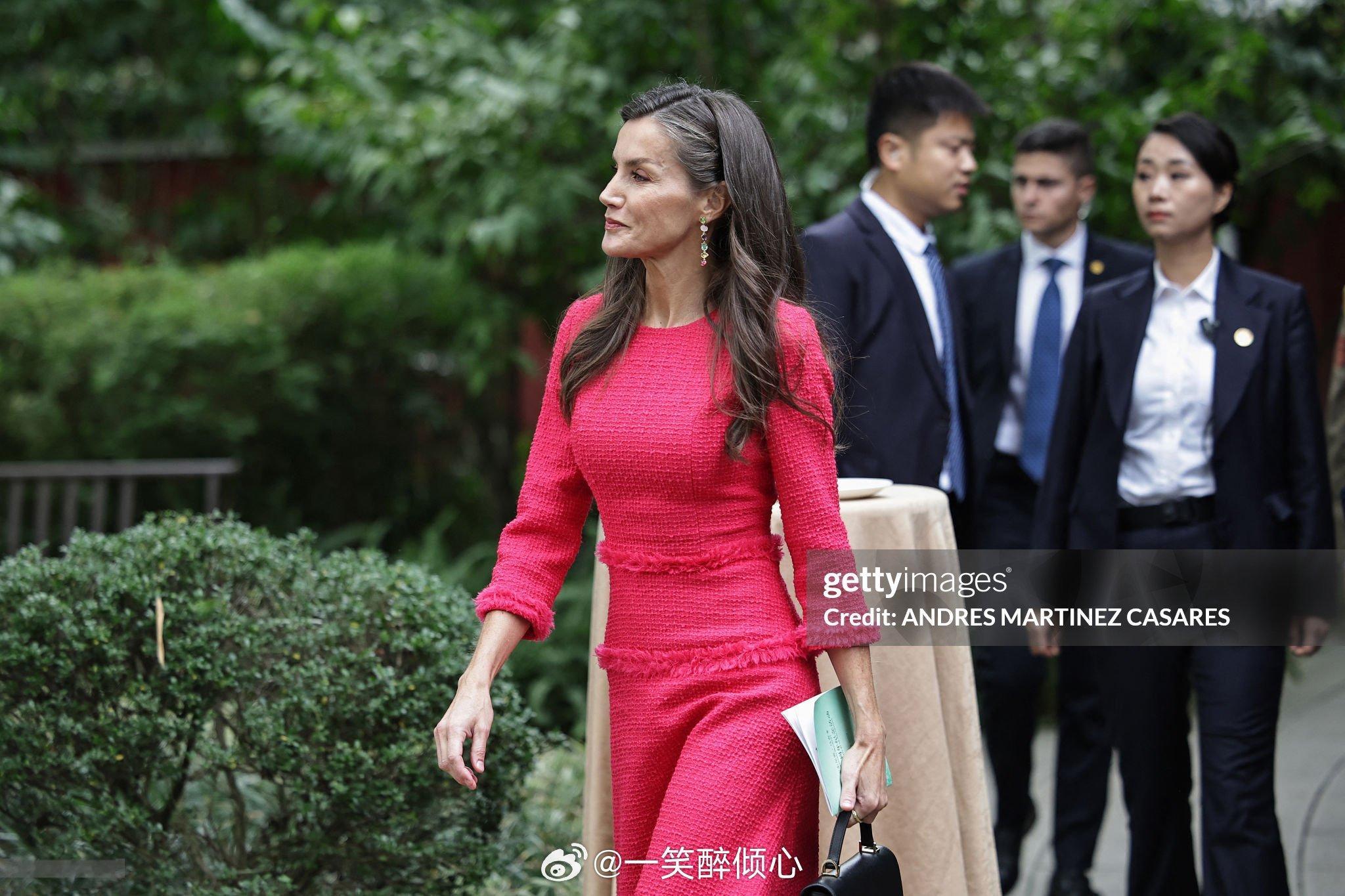 至于莱后，她跑到望江楼庆祝板鸭诗人Antonio Machado诞辰1️⃣5️⃣