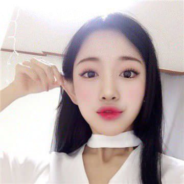 在我身边也好，在天边也罢，想到世界的角落有一个你，觉得整个世界也变得温柔安定了。