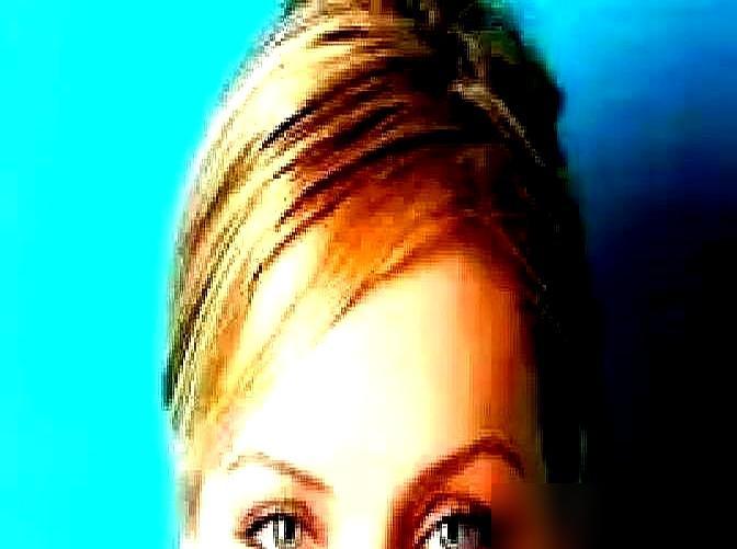 关掉那滤镜开到10级的工业烂剧吧，一部34年前的意大利老片正把全网年轻人整疯了。