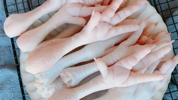 3月15日晚，央视315晚会曝光了漂白鸡爪这一食品安全问题，令人触目惊心。在涉事