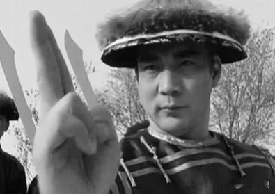 #徐少强去世，尹仲走了# 
龙婆走了，尹仲也走了。童年记忆呀！