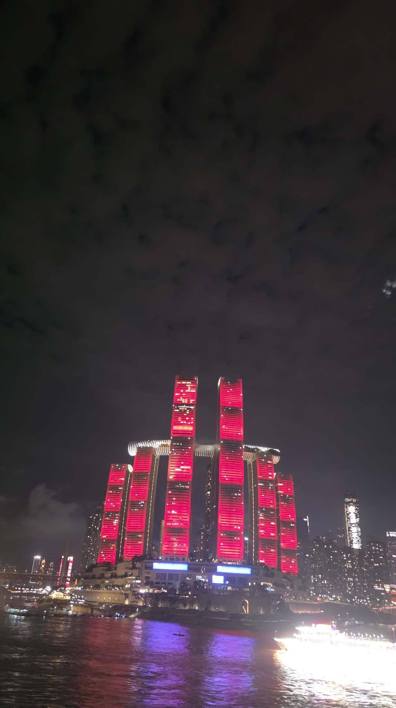「你不是不会聊天，你是怕别人不喜欢你」

很多人报课学聊天。七天训练营，万能接话