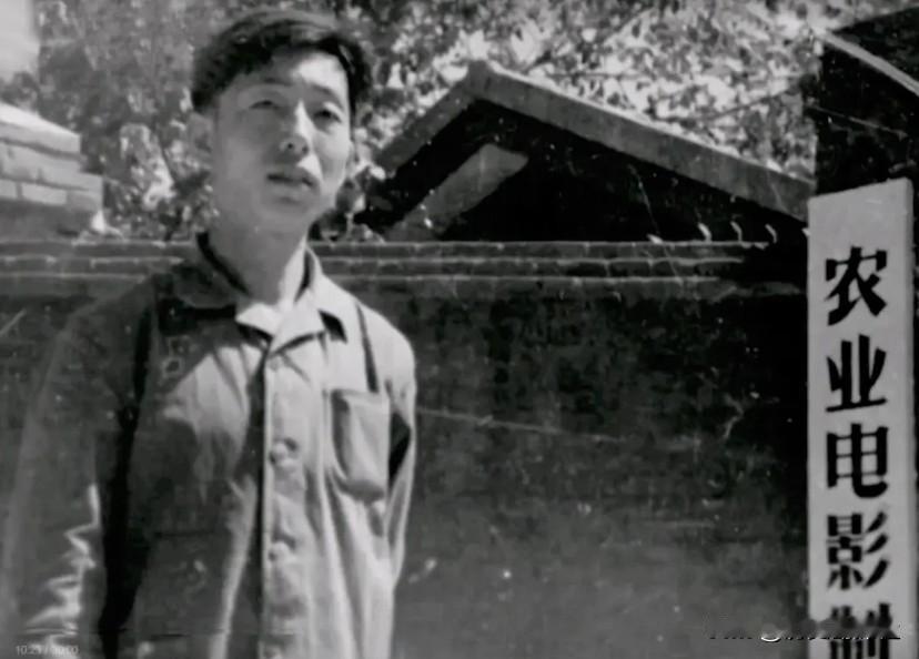 1983年，一位民工胡乱敲击饭盒的节奏被一个人无意间听到，谁曾想，就是这个敲饭盒