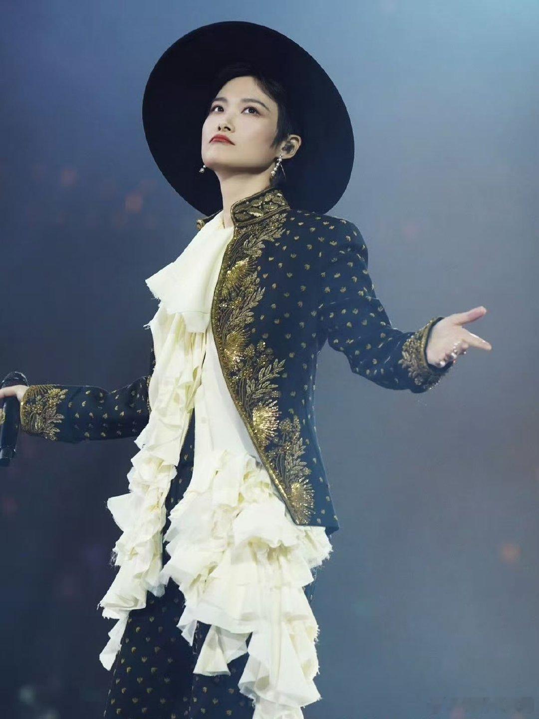 李宇春加盟声鸣远扬总决赛网传李宇春加盟声鸣远扬2025总决赛选秀鼻祖李宇春加盟总