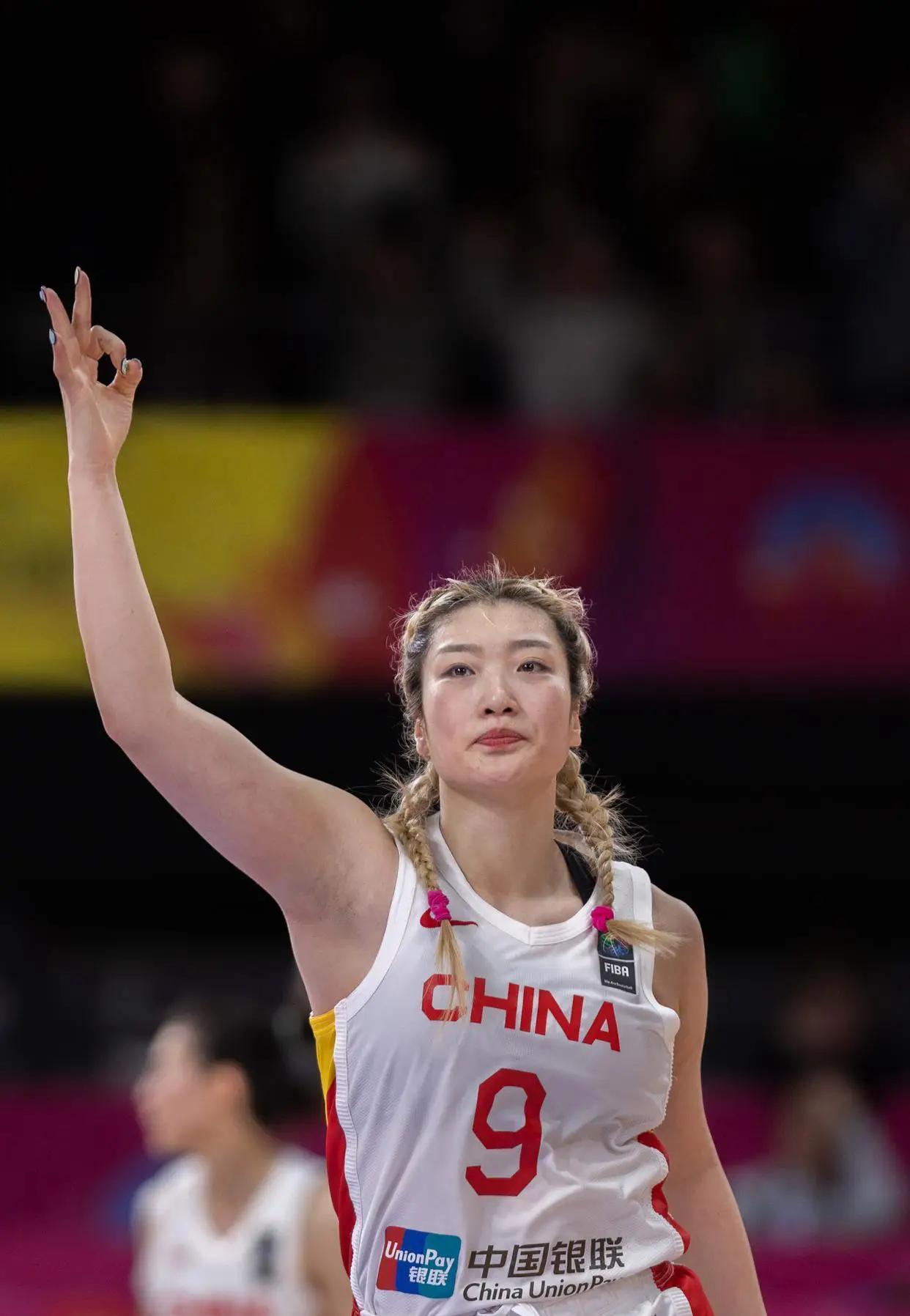 31岁的李梦，该醒醒了！新华社专访中国女篮主帅宫鲁鸣，通篇没有提她的名字，可宫鲁