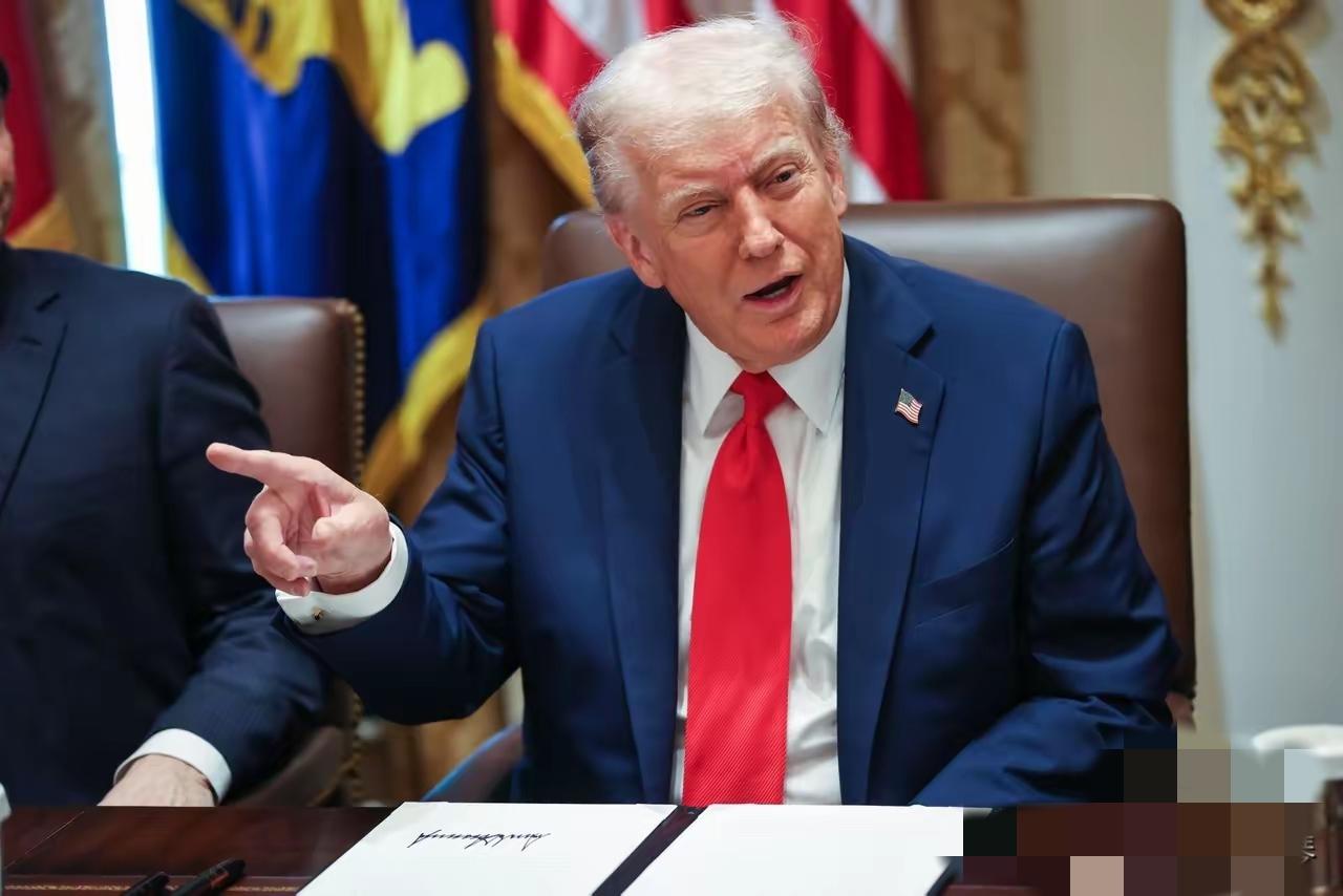 美国又升级打压！
4月8日，香港《南华早报》报道，美国最新法案核心就是逼荷兰、日