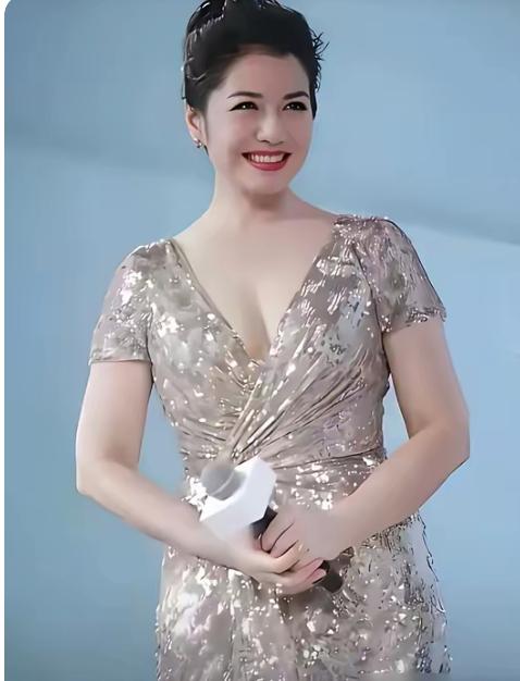 当年她一笑，半个香港的男人都睡不着觉。可就在最红的时候，她扭头嫁给一个…娱乐