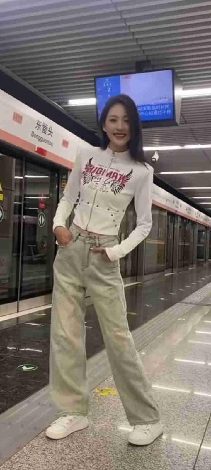 我的今日状态：😁轻松愉快
我这里的天气：☀️晴天