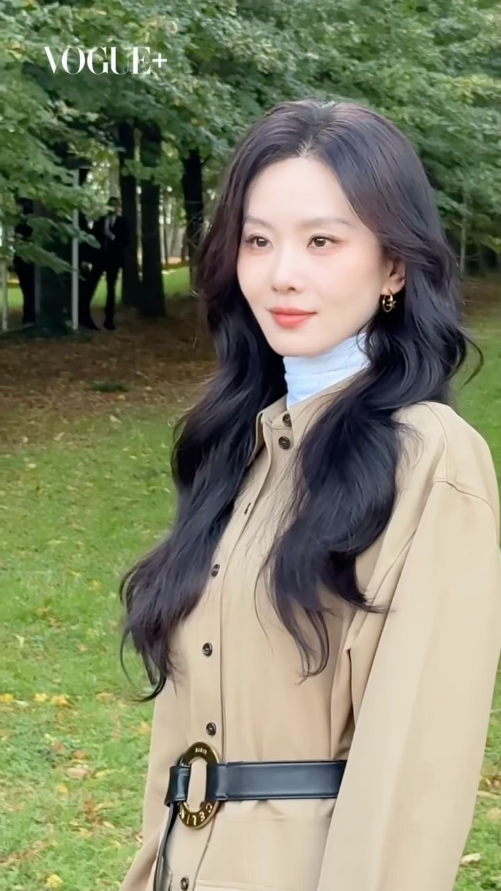 诗诗姐这套完全秋日女神来的…好美好美🥹🥹刘诗诗巴黎秀场生图 ​​​