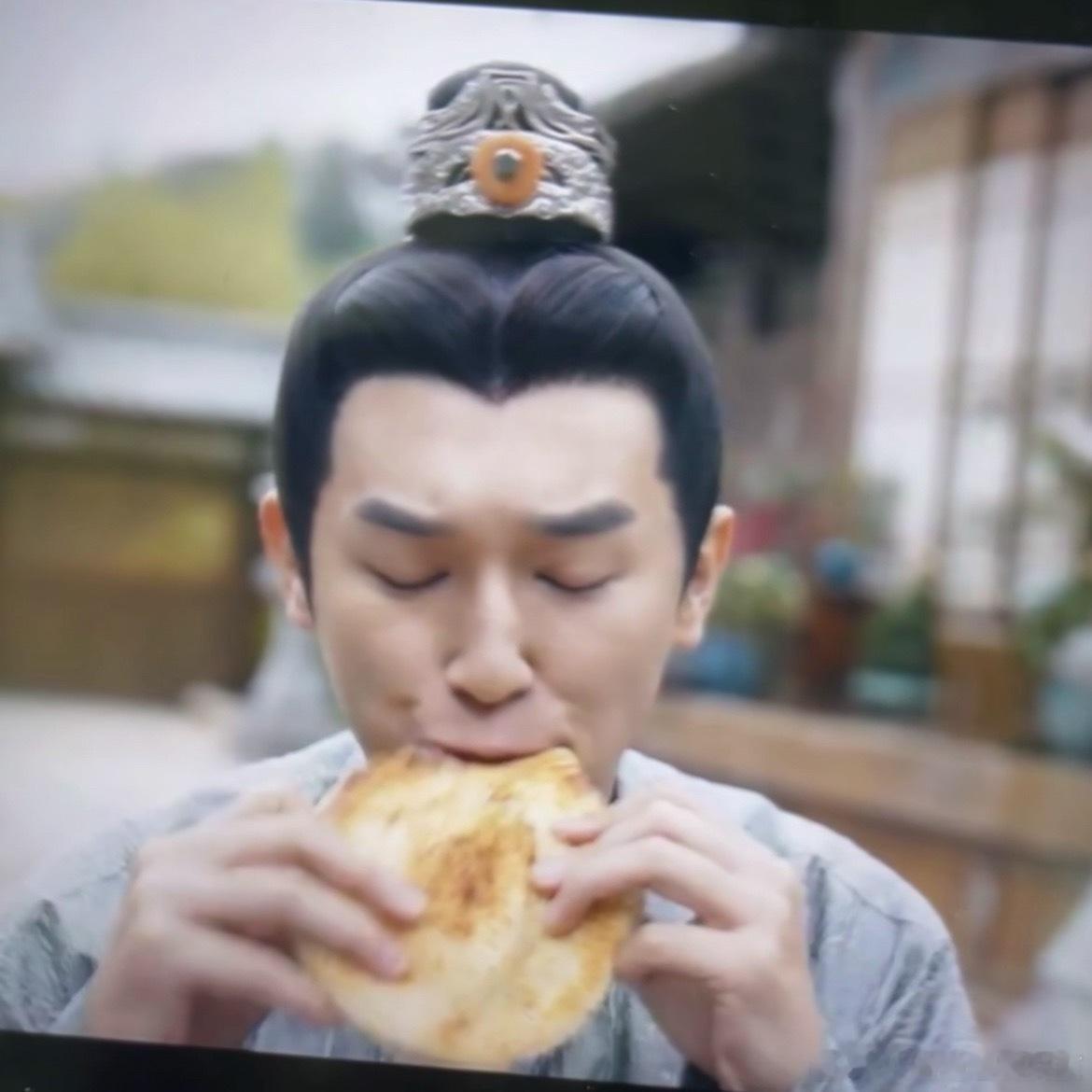 不是 没人觉得卢凌风吃饼子很有趣吗 哈哈哈哈哈哈哈哈哈哈哈哈哈哈哈哈哈 