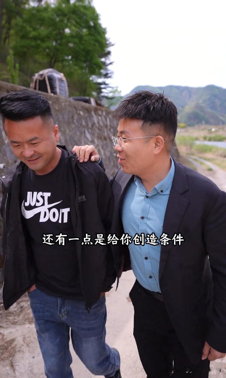 亮哥喜欢乱点鸳鸯谱，完全不顾周敏的感受，明知道周敏一直在拒绝，他却一直怂恿二伟出