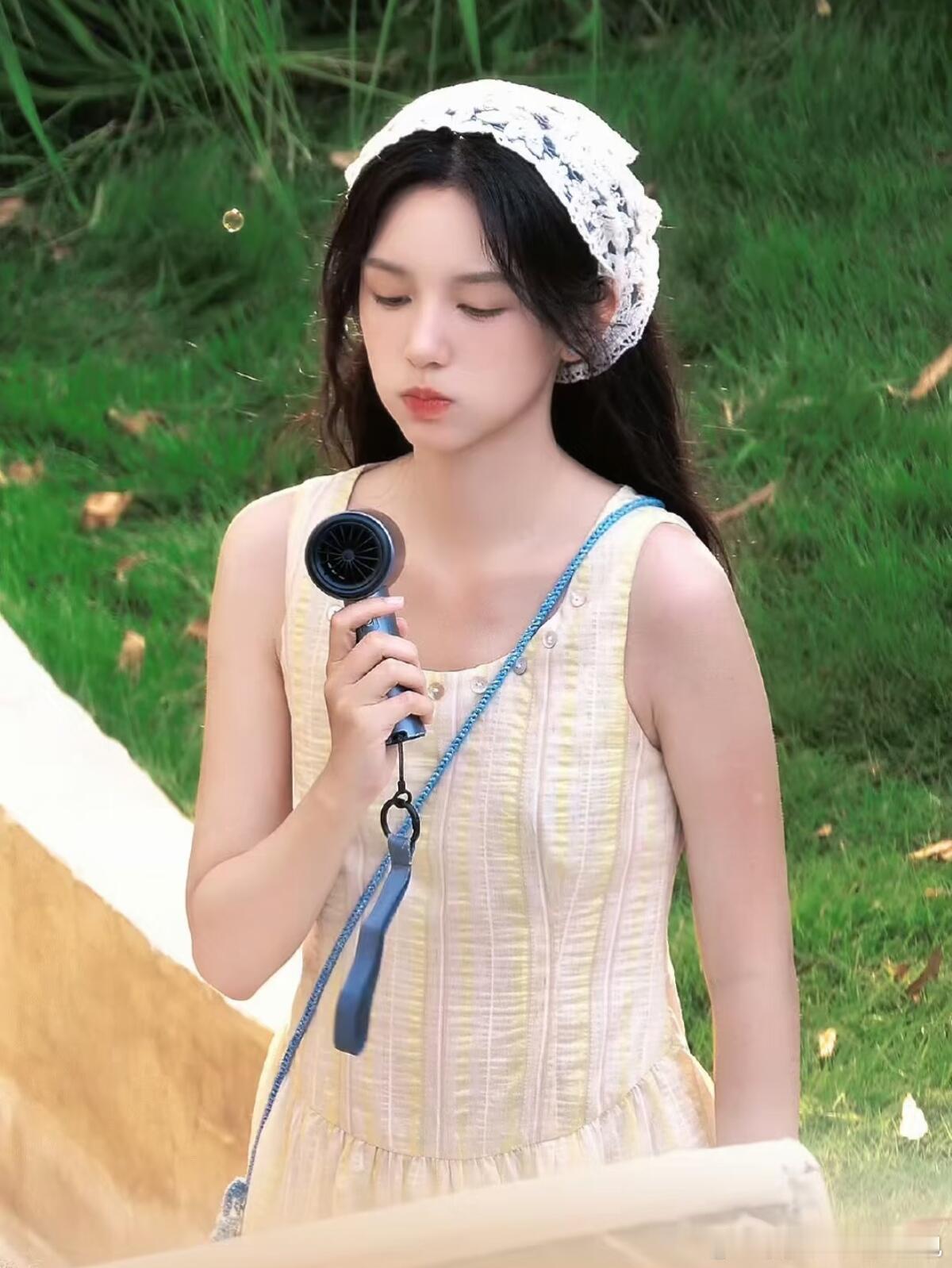 周也游戏搭子天花板登场氛围感直接拉满，又美又会打游戏，重点是情绪稳定，跟她组队玩