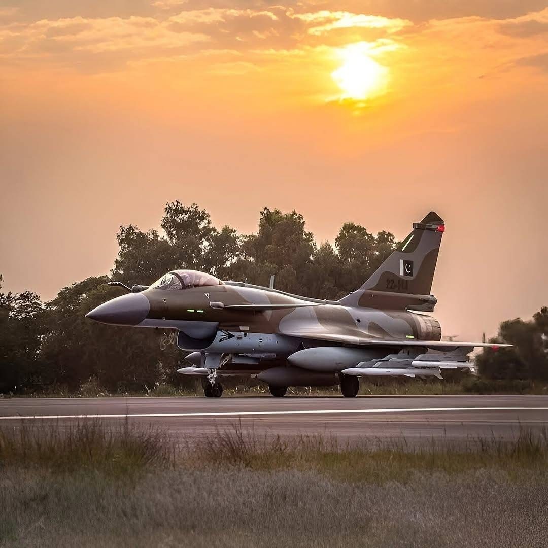 巴基斯坦空军（PAF）第15“眼镜蛇”中队歼10C今日猛龙军用飞机信息汇 195