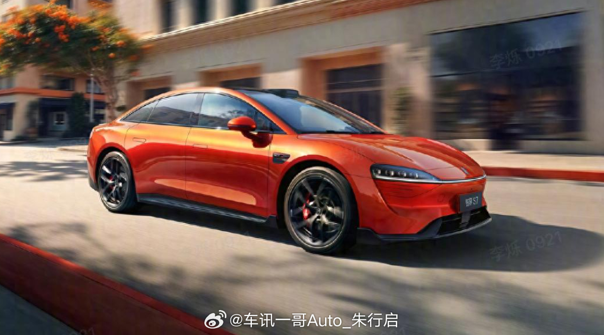 新款智界S7正式上市，23.98万起，新车延续旧款设计，搭载封闭式前脸，车顶配备