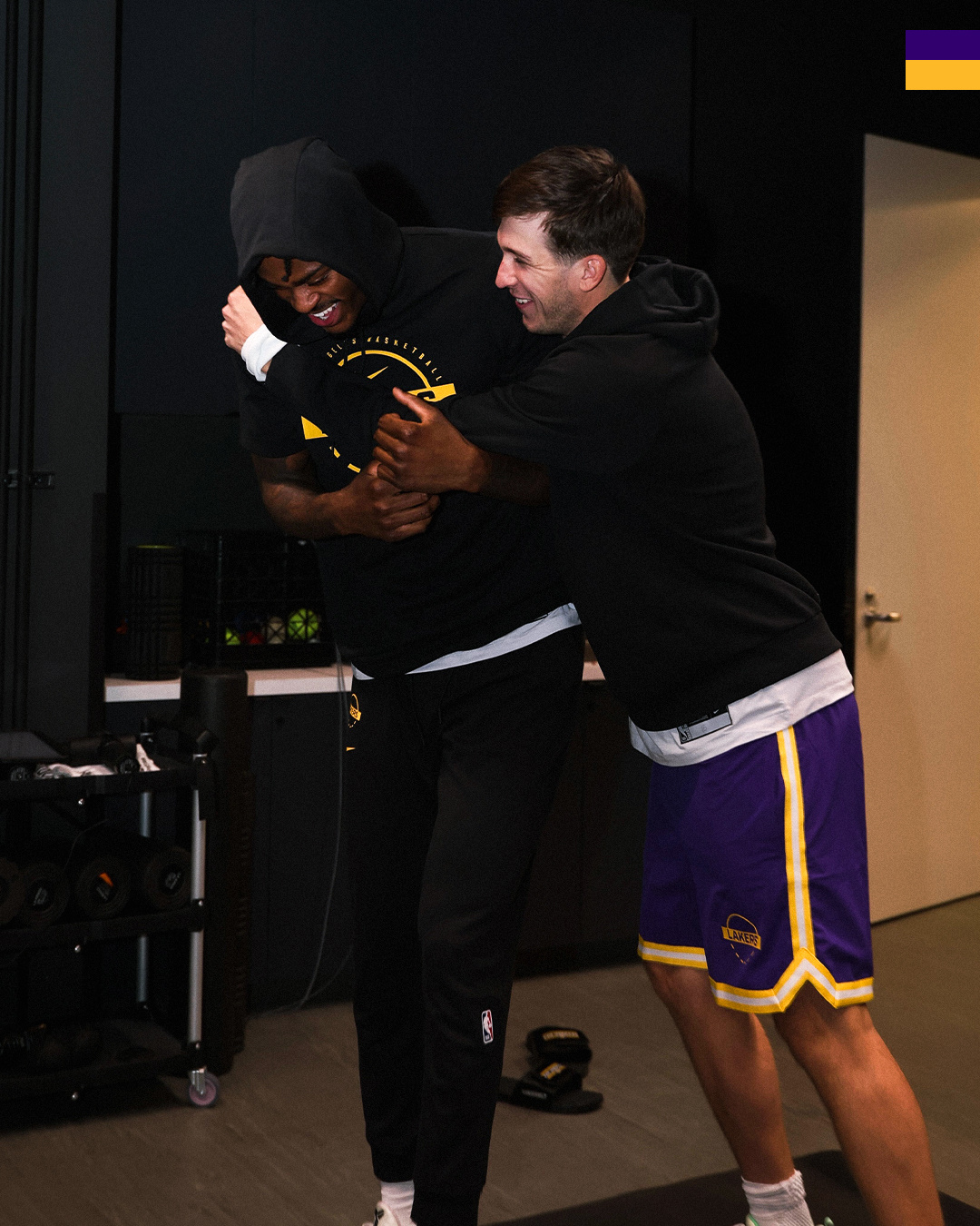 你俩在搞什么飞机[doge]开拓者vs湖人 ​​​