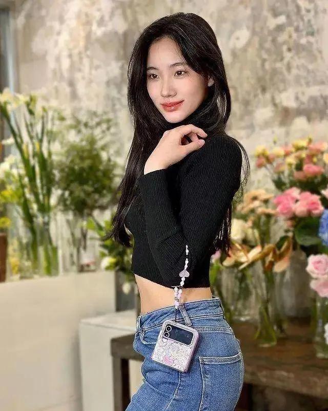 小S这女儿真是青出于蓝而胜于蓝，颜值和身材确实不错，比起她妈妈那种装出来的性感，