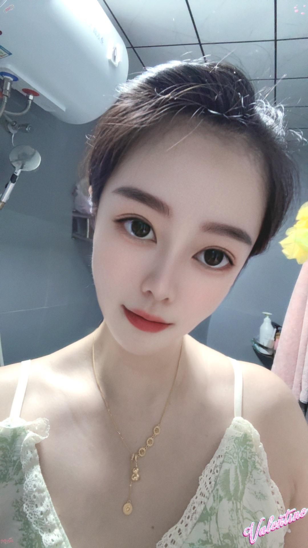 语言这个东西真的很奇怪，它能从头暖到脚，也能让你从脚冰到心