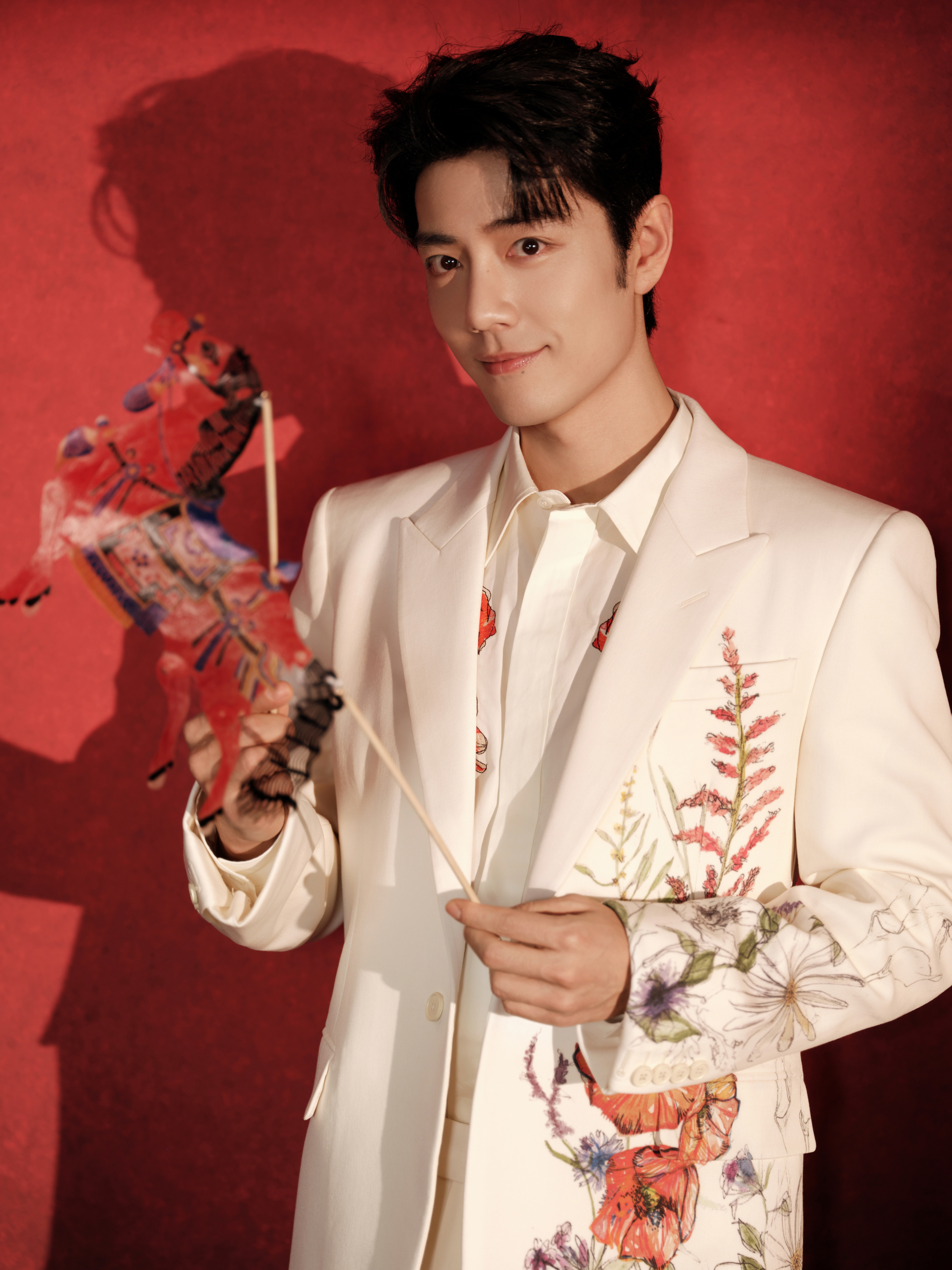 肖战｜北京台春晚 今晚北京卫视春晚造型图集揭晓 ，肖战以一身老朋友 Mcquee