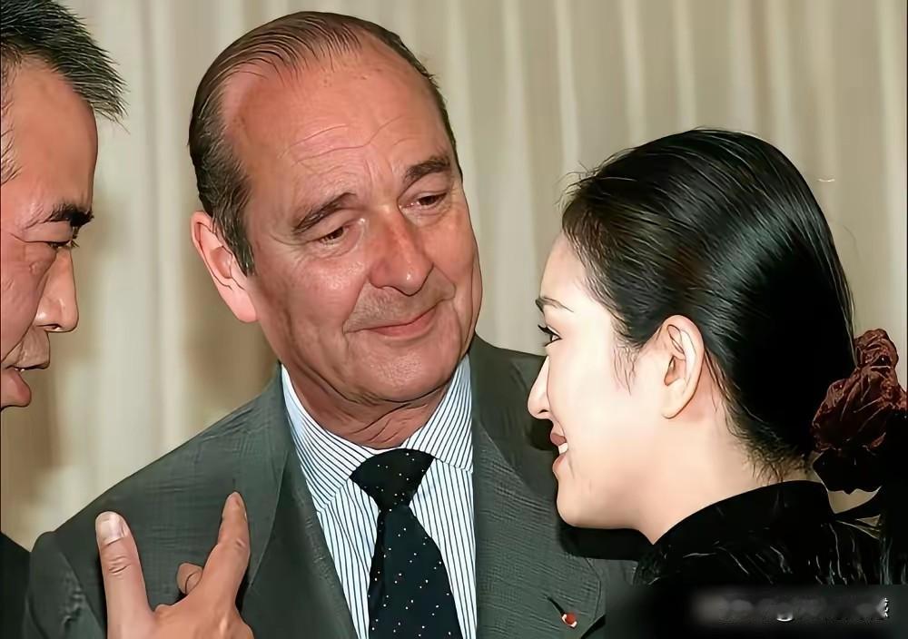 这张照片拍摄于1997年，距今已经29年了，马上就要快30年了，那时候的巩俐，颜