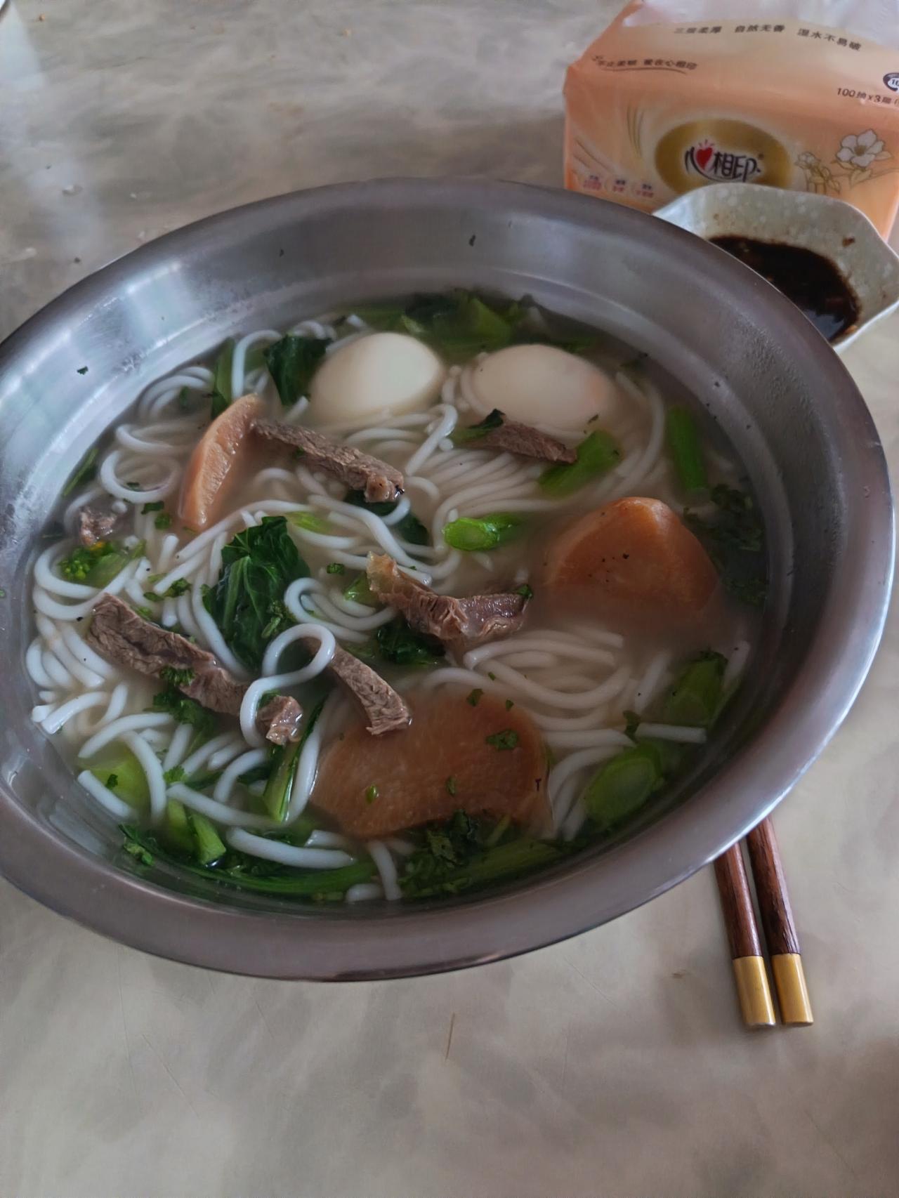 这几天，被央视的电视剧《伟大的长征》所吸引，昨天一个晚上，追了六集，凌晨2点多钟