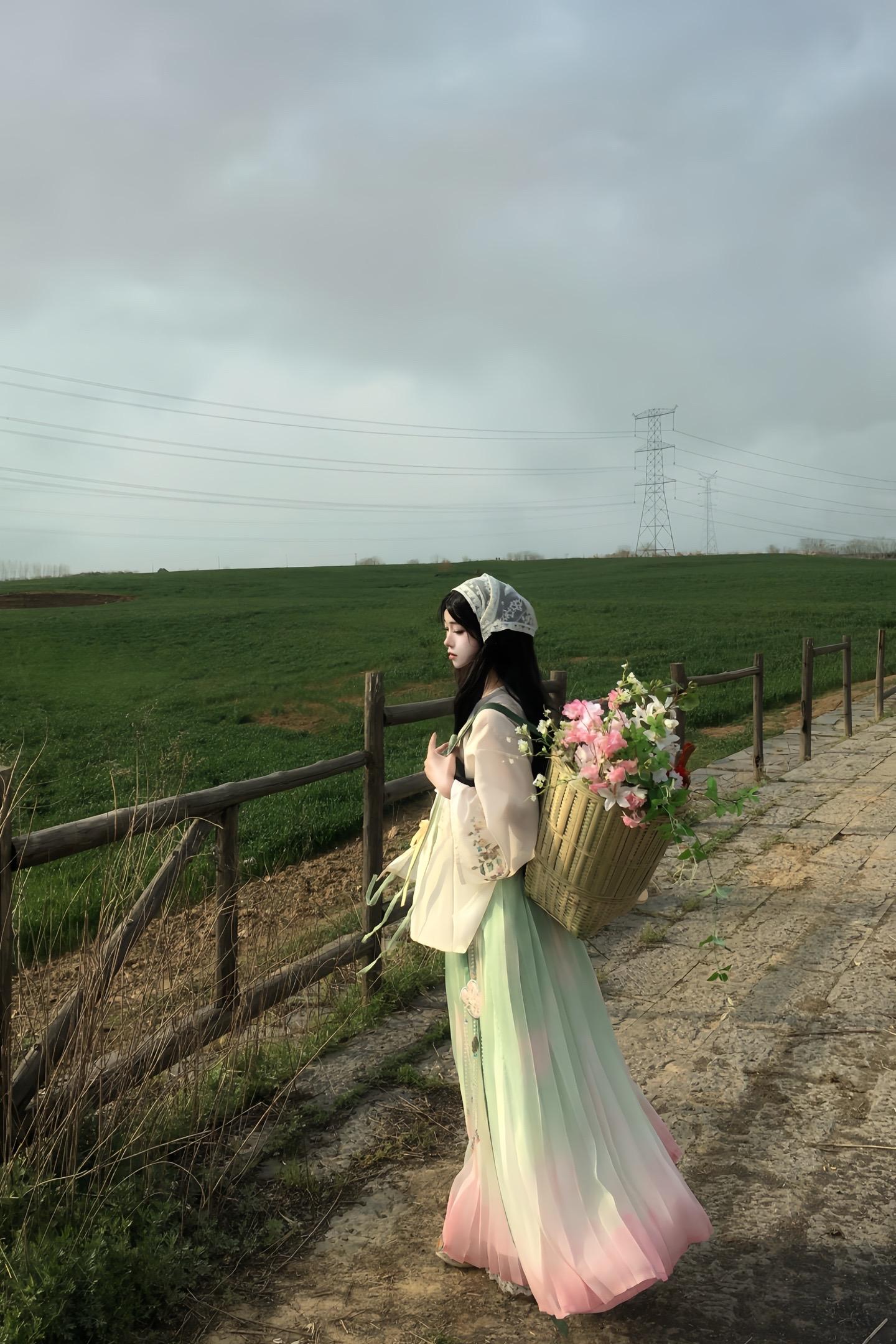 雨歇畦陇绿 风过菜花香.春日