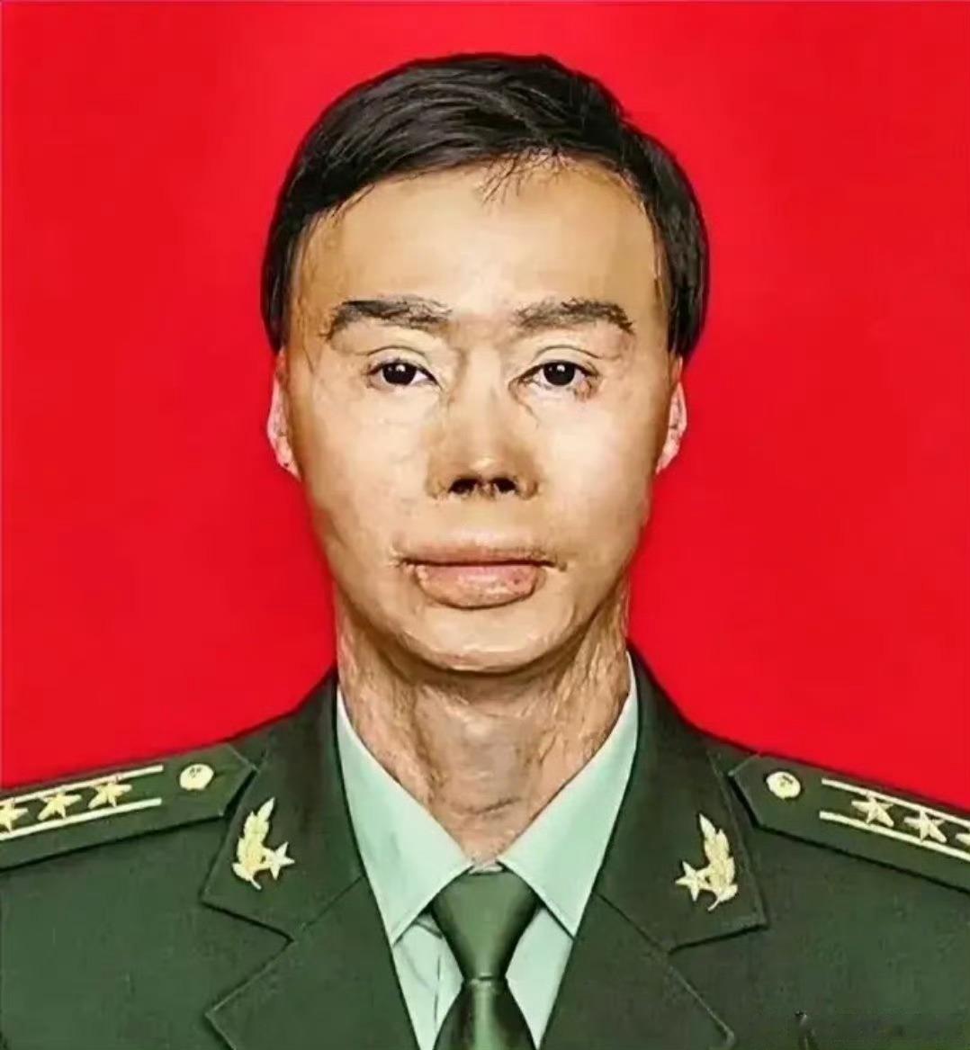 请你停留一秒钟，向英雄致敬[good]梁强在回家探亲途中突遇车祸，现场救出24名