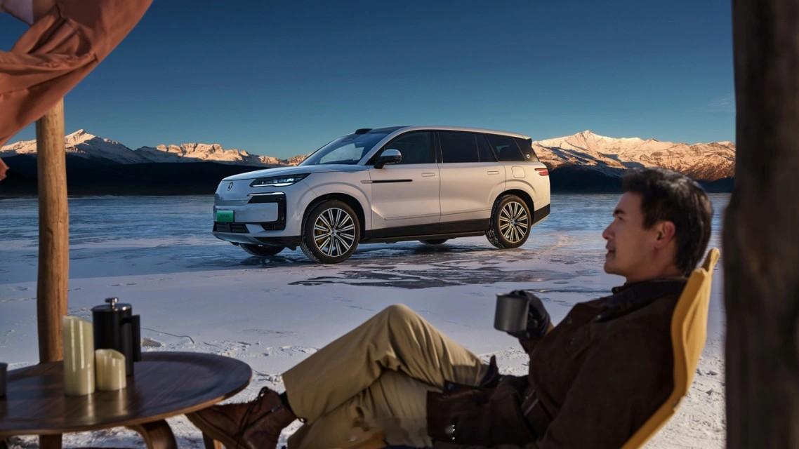 2025年比亚迪卖疯了，全年超460万辆，连续4年拿了全球新能源销量的冠军 ，我